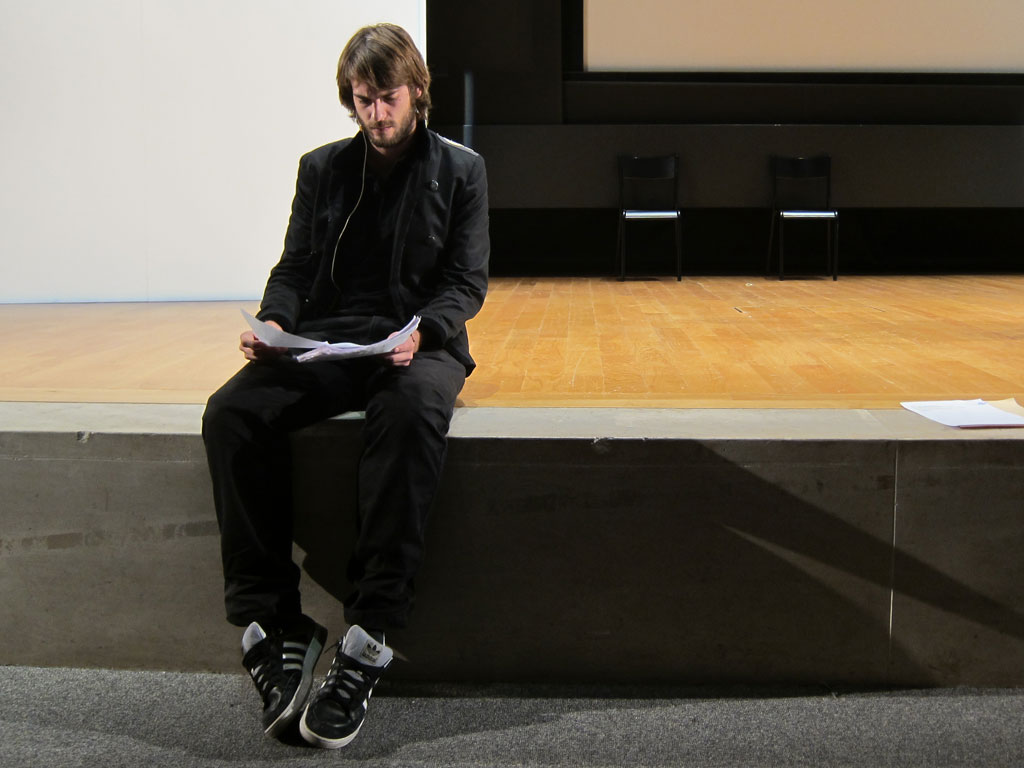 Claude Closky, 'Private View' (3), Mark Cresswell as 'Ed', Auditorium du Louvre, 21-10-2011. Photo J. de Bère